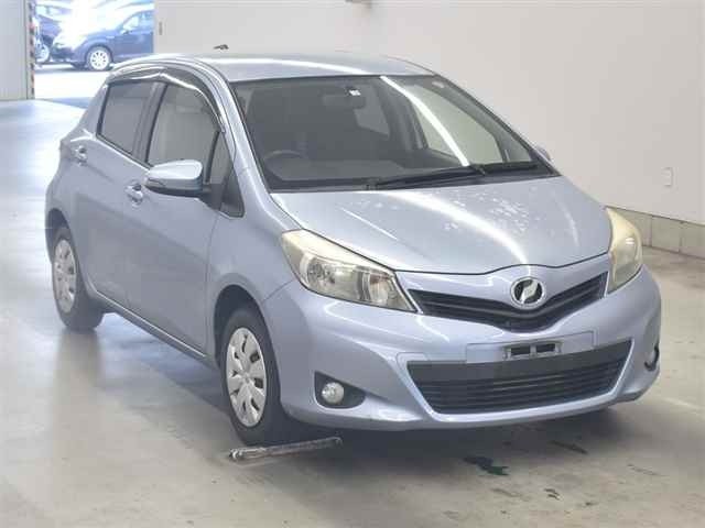 TOYOTA VITZ 1000 cc